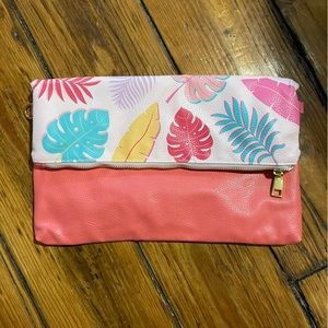 Studio DIY - Can’t Clutch This Tropical Foldover Clutch